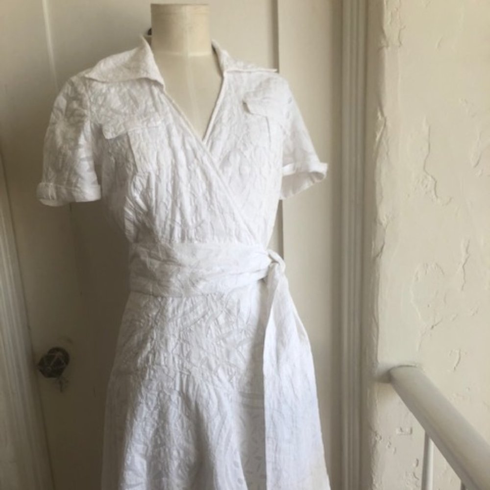 DVF WHITE COTTON APPLIQUE FAUX WRAP "TAFT" DRESS